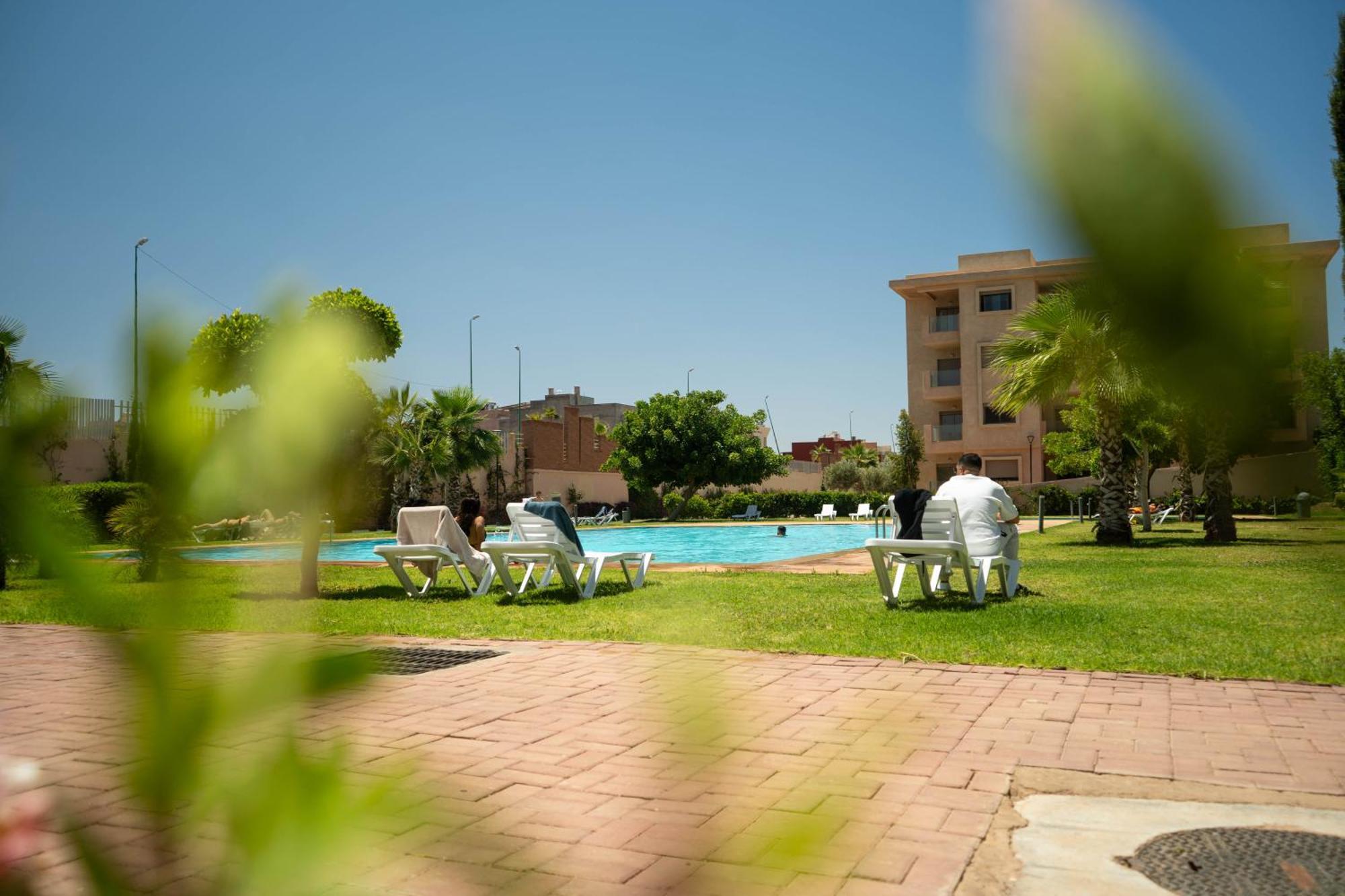 Magnifique Appartement Moderne De 2 Chambres Avec Piscine A 10 Min Du Centre De Marrakech Марракеш Экстерьер фото